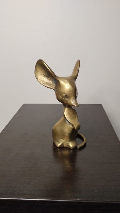 Много симпатична и нестандартна фигурка на мишле с големи уши. Бронз.