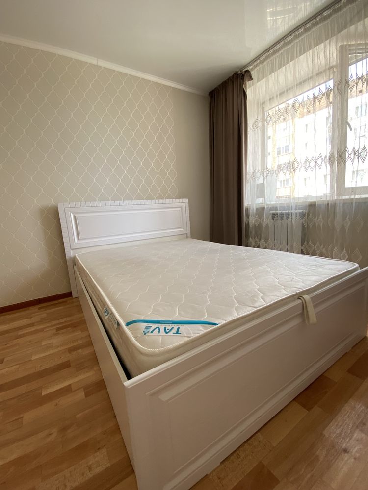 кровать с матрасом в идеале