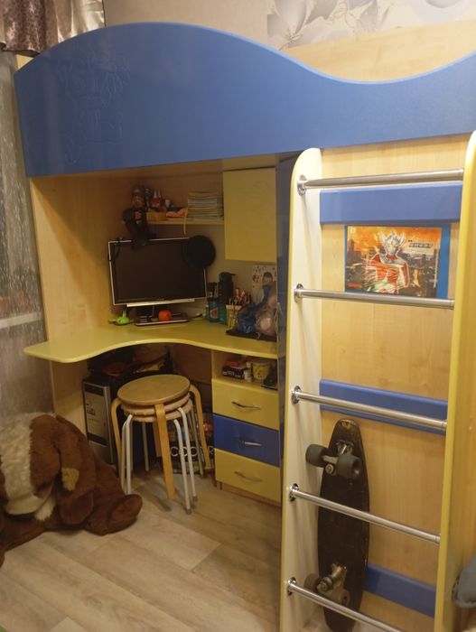 Детская кровать  двухэтажная