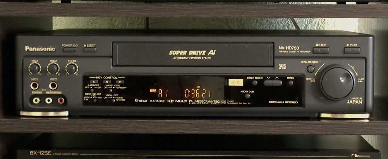 «Hyundai H—DVD 5068» + видеoмaгнитoфoн «Panasonic NV—HD750AM HI—FI»