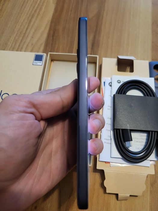 Смартфон Motorola Edge 50 NEO 256GB - чисто нов, 22м гаранция!