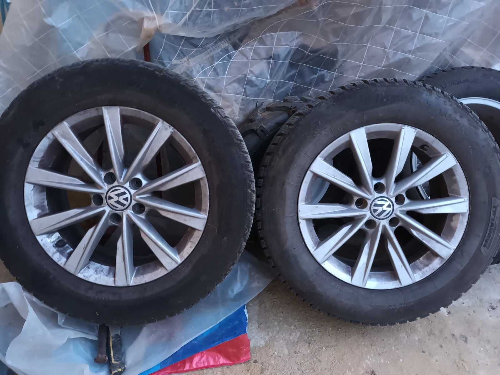 продаваме 17 цола джанти с зимни гуми за VW Tiguan