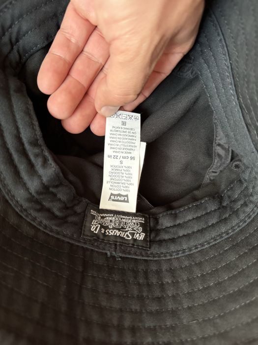 Levi’s bucket hat