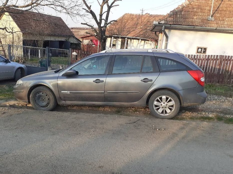 Vând pentru reparat sau dezmembrat