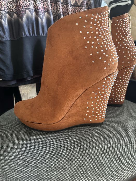 Продам ботинки зимние 40 размер