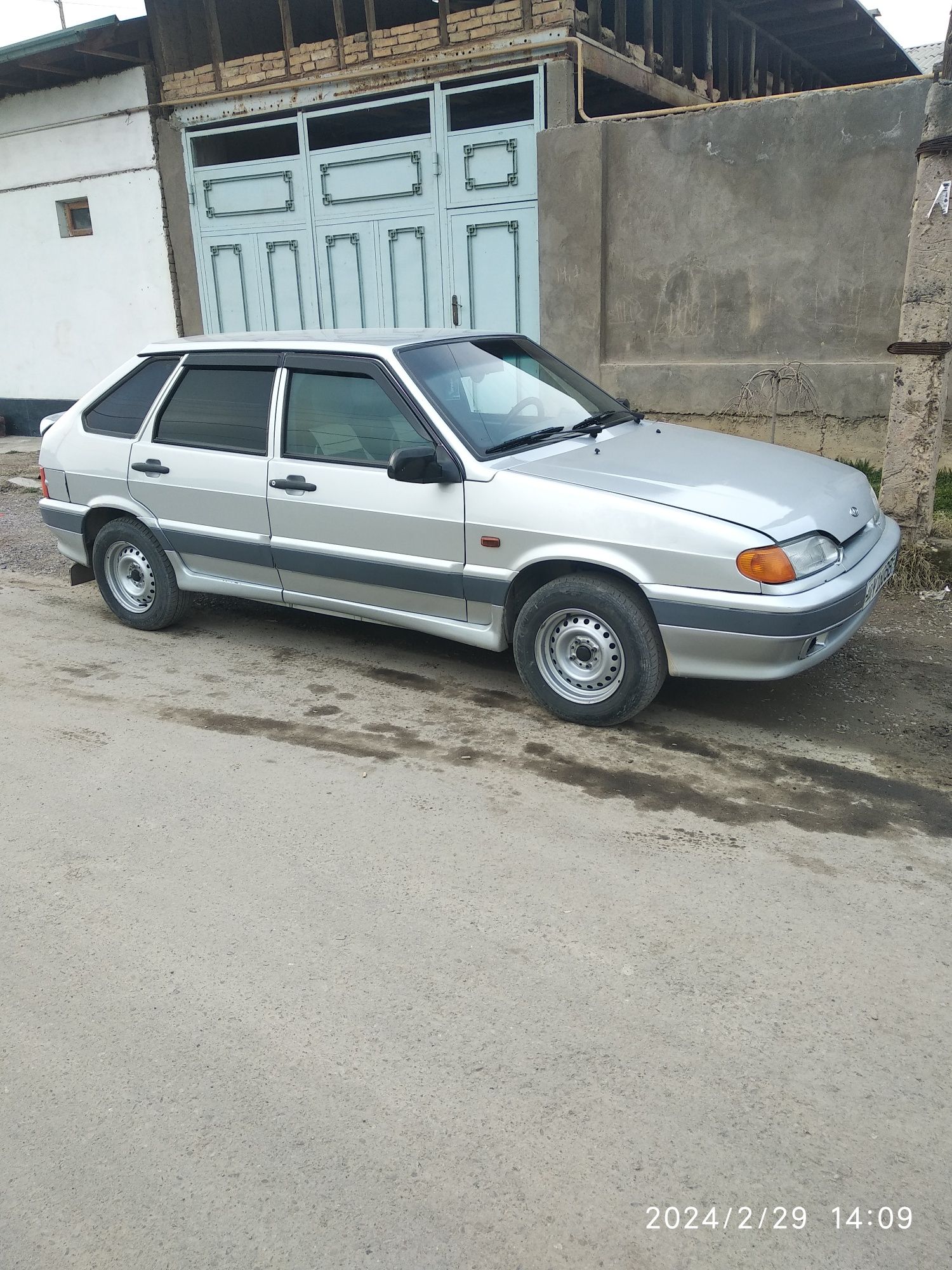 Lada 2114 sotiladi moshina holati alo ishi yoq minishga tayyor