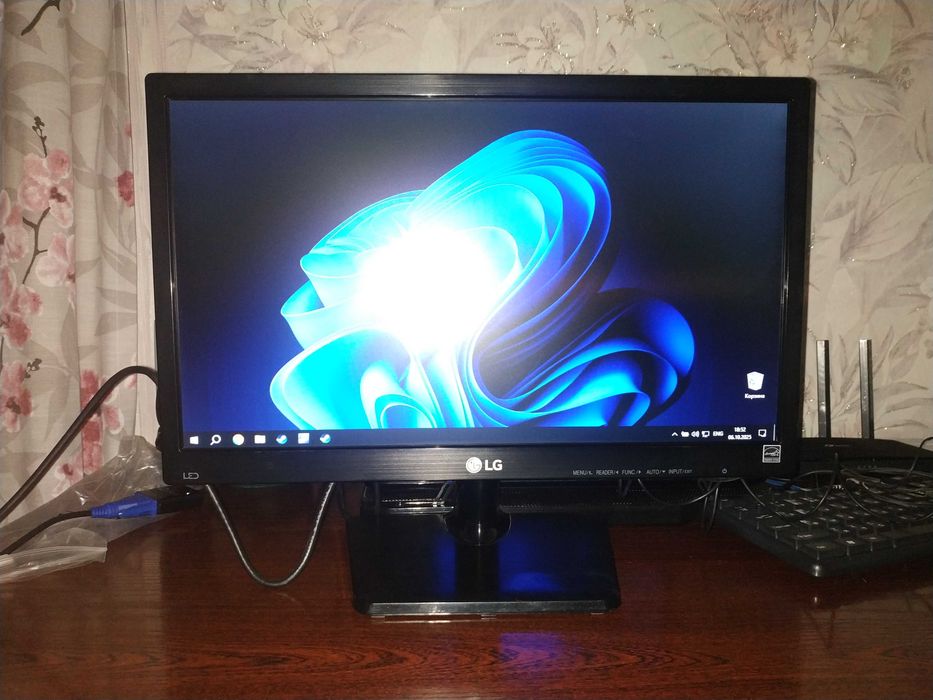 Монитор LG 19" LED