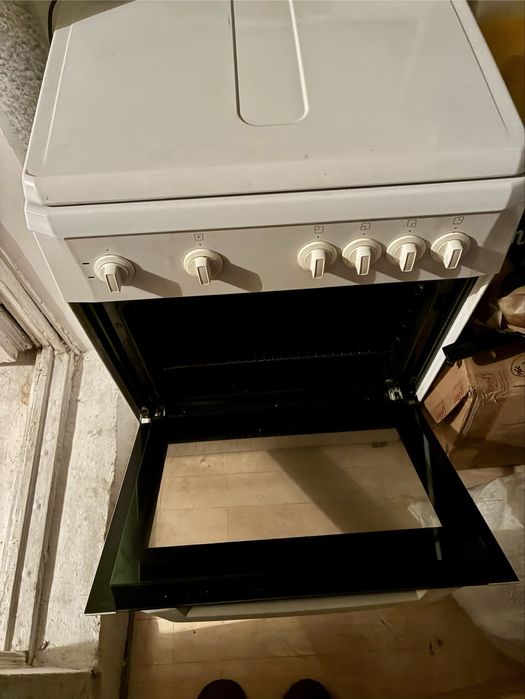 Електрическа готварска печка с фурна