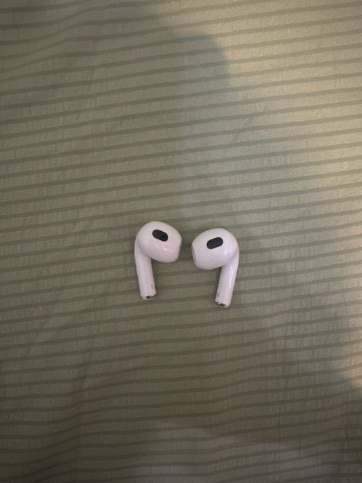 Продам Apple AirPods 3-го поколения без чехла