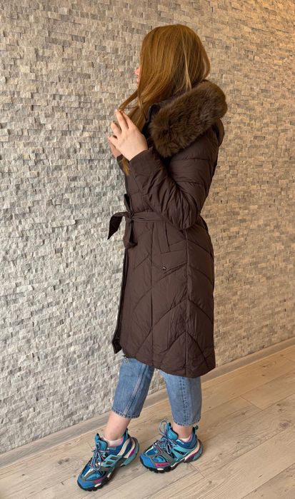 Дълго дамско яке.