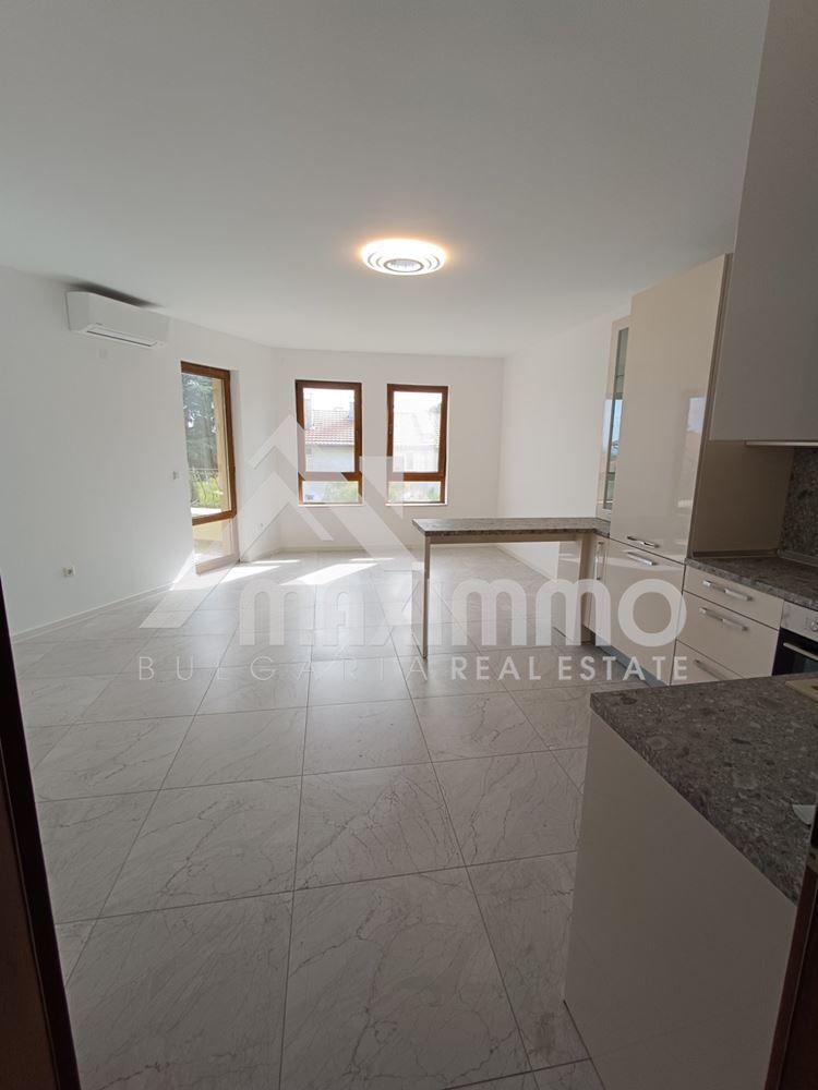 Продава се Тристаен апартамент в Варна, м-т Траката - 100 кв.м за 2255 €/кв.м - Снимка #3