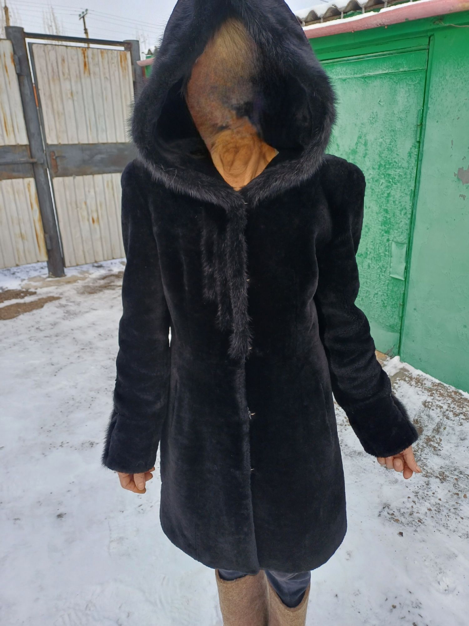 Продам молодежную мутоновую шубку
