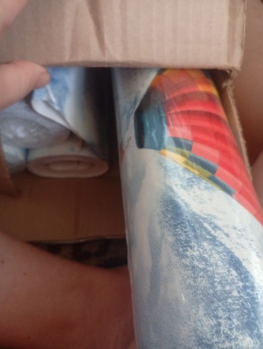 Обои. Красивые обои разноцветные парашюты на фоне голубых гор с блёстк