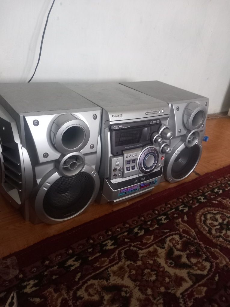 Muzikalni sentr pmpo 3000 w