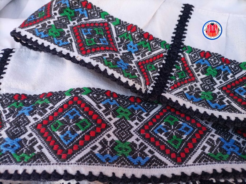 Costum popular autentic din Muscel/ie cu poala/ fota fir metalic/brau