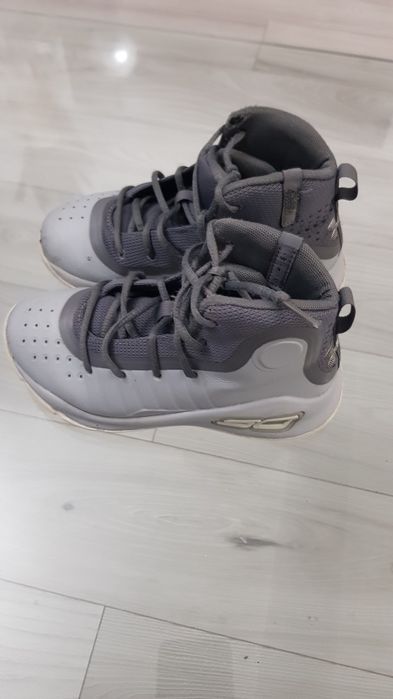 Vand adidasi de baieti ,in stare buna, marimea 29,5.