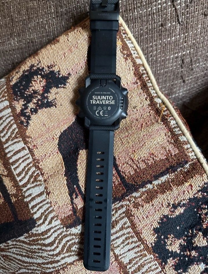 Часовник Suunto Traverse