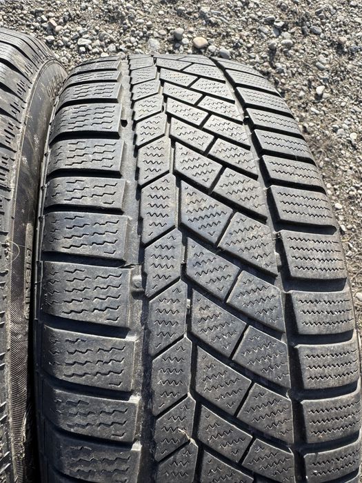 Set  anvelope 205 55 r16 continental de iarna runflat