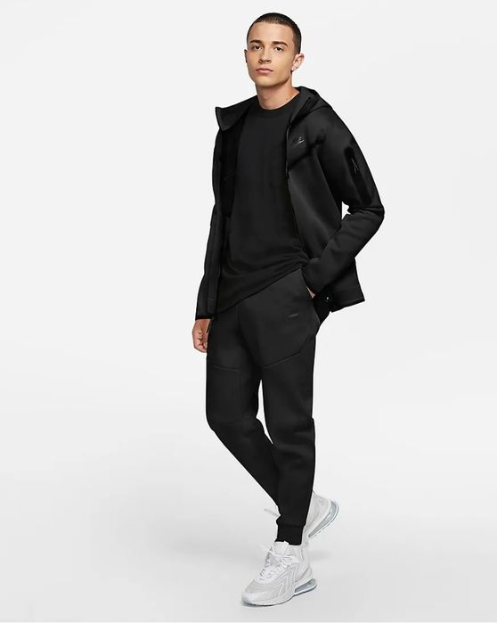 Мъжко долнище Nike Sportswear Tech Fleece Joggers Black
Код:
CU4495-01