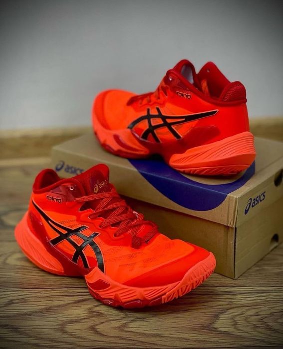 Продам кроссовки Asics в хорошем состоянии