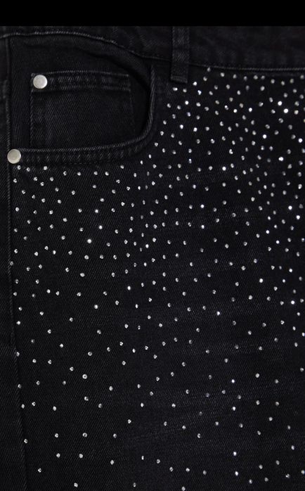 Дънки с прав крачол и камъни