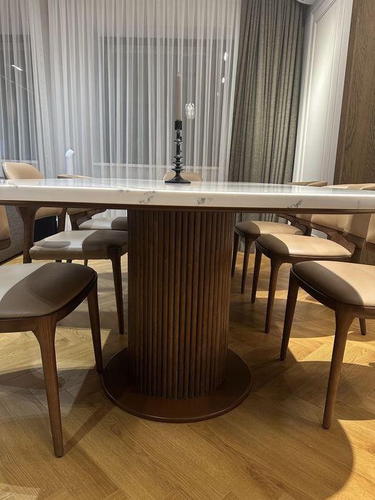 Стол из дерева и камня