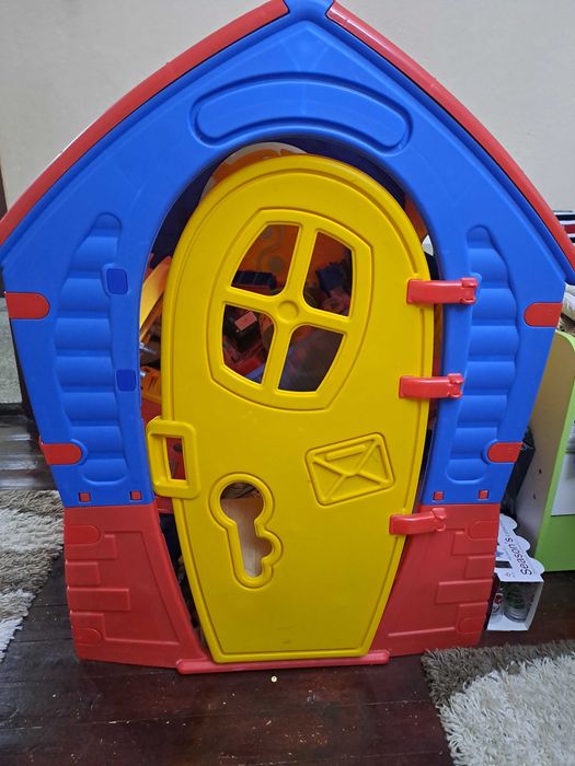 Детска пластмасова къща