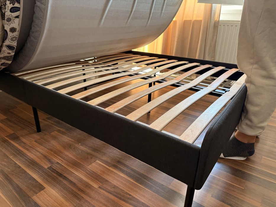 Cadru pat (140x200), somiera inclusa + 2 saltele