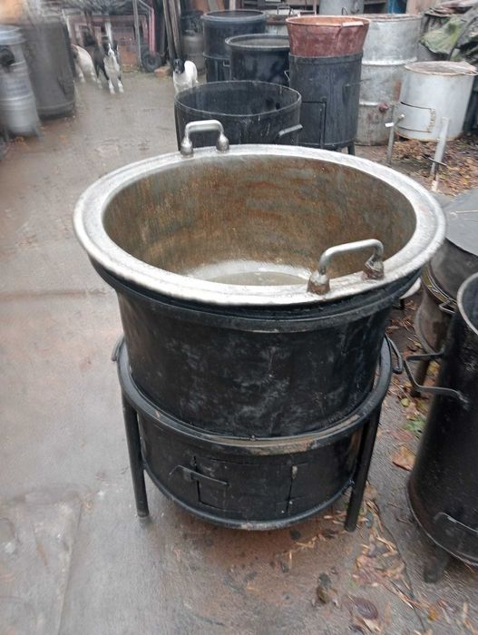 Vand cazan de 120 litrii din fonta in tare foarte buna,foarte gros