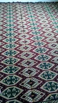 Тъкан шарен килим нов