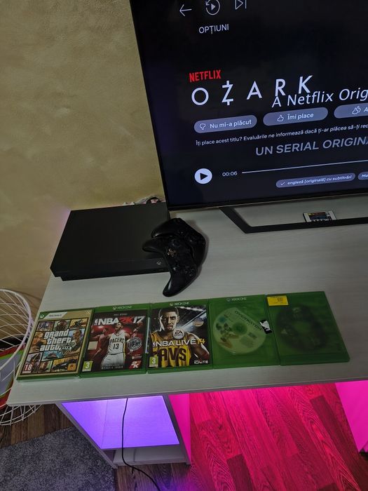 Xbox One X ( 4K ) Editie limitata 1TB + 2 Controllere