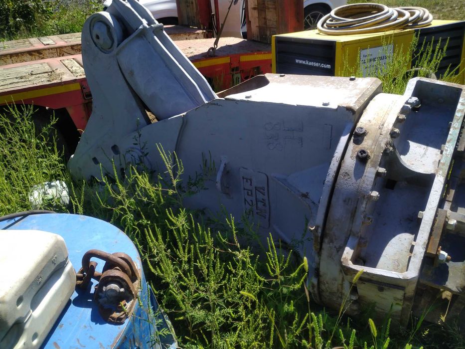Foarfeca/pulverizator excavator demolari beton VTN 2.9Tone