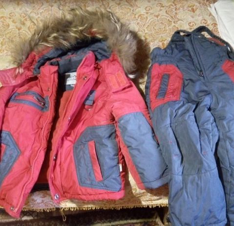 Продам.. Для мальчика зимний комбинезон и другая куртка.