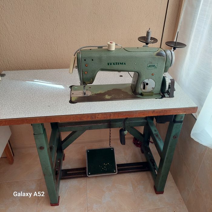 Профисионална шевна машина