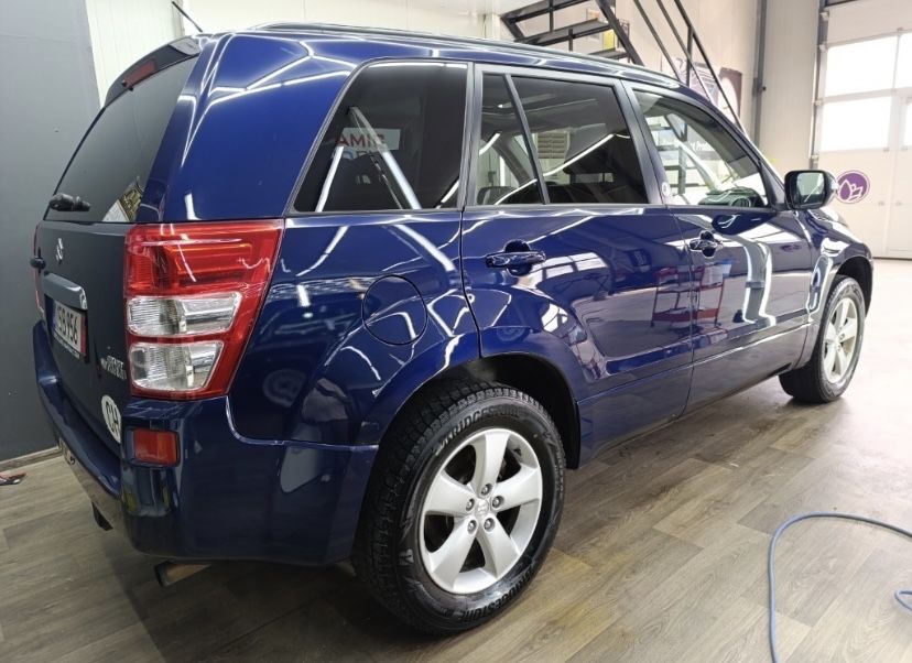Suzuki Grand Vitara 2.4i Бензин - 2011г.
