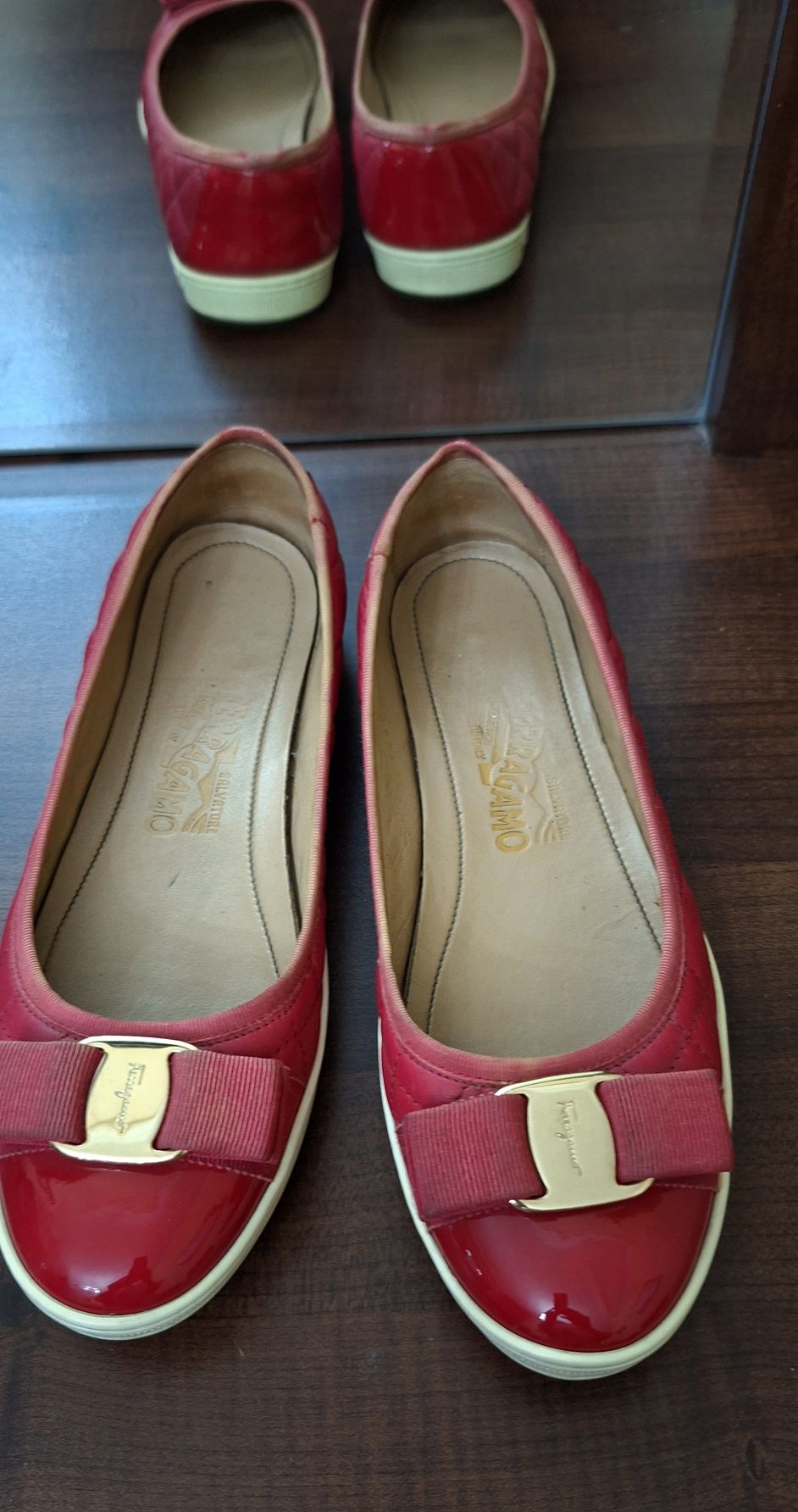 Женские туфли от итальянского бренда Salvatore Ferragamo размер 37.5