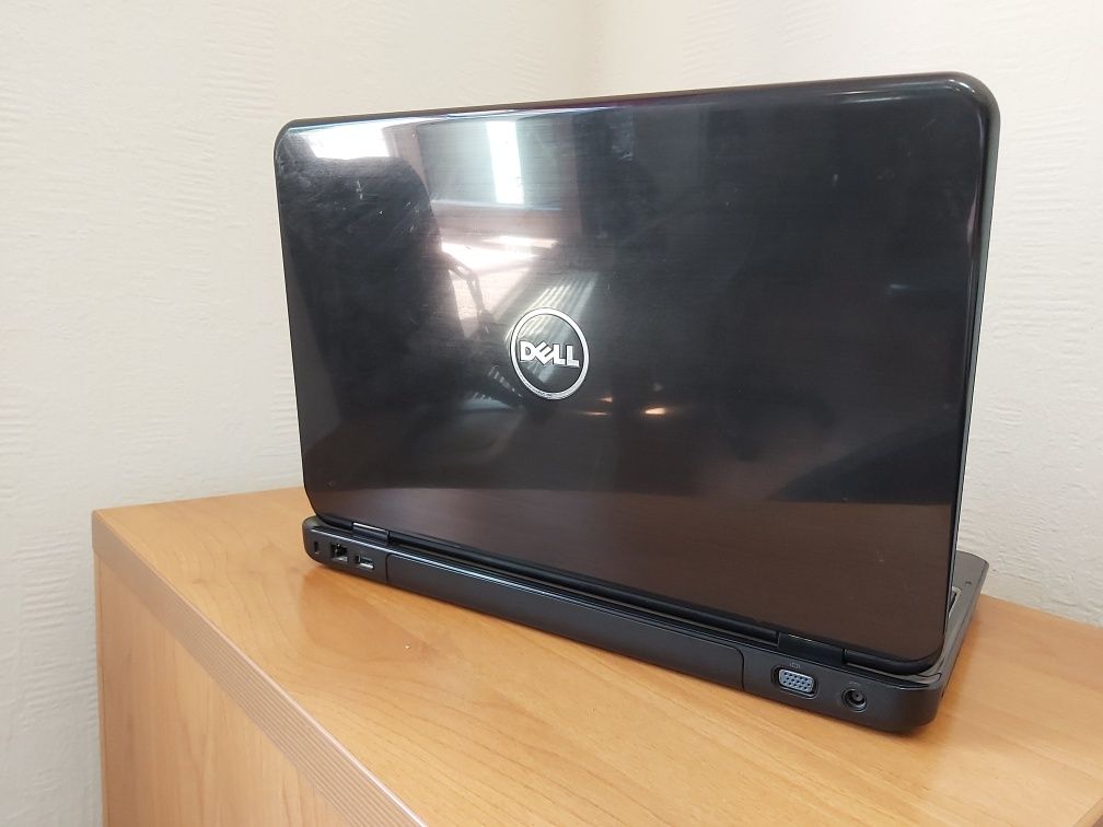 Ноутбук Dell Inspiron продам недорого. Торг уместен.