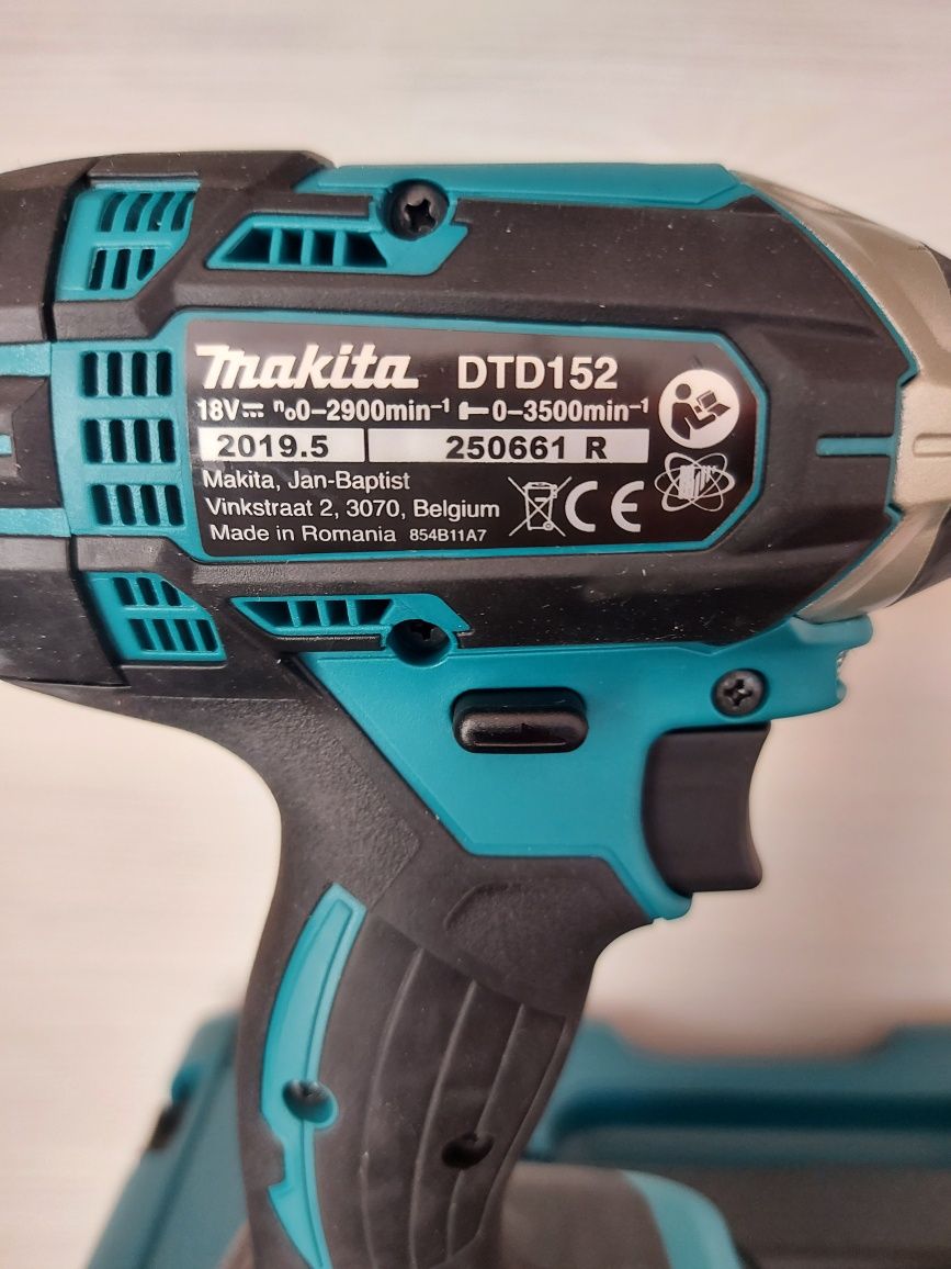 Нов комплект Makita DLX2131 18v