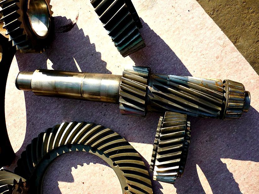 Confectionam pinioane , planetare si grupuri conice de utilaje