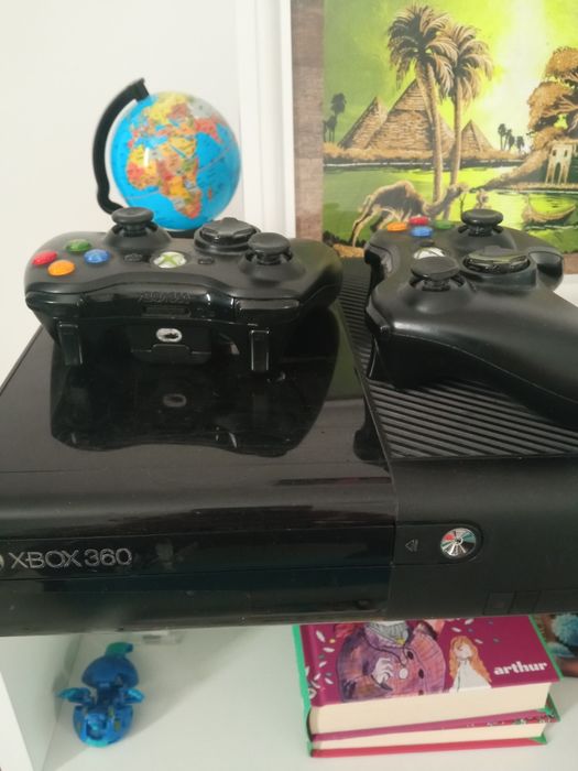 Vând xbox360 in stare buna, funcționează .