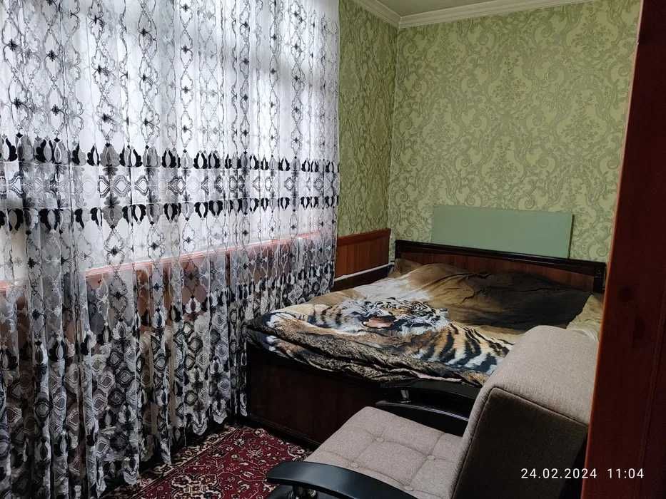 Юнусабад 11 кв  1в2/1/4. Срочно Можно под Офис. Балкон 2/6.