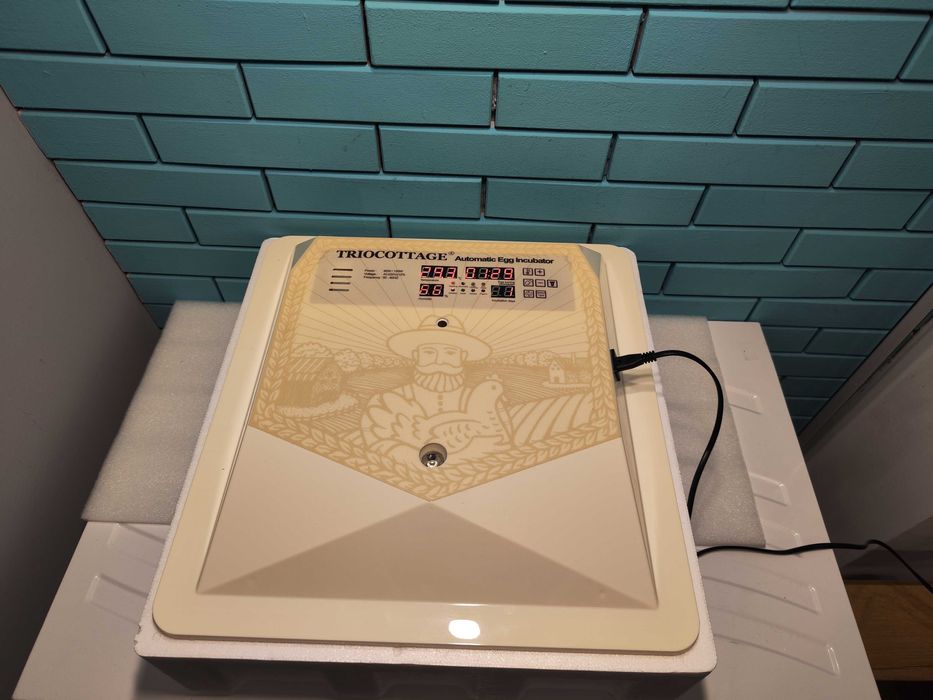 TRIOCOTTAGE инкубатор 56 яйца с автоматично обръщане и контрол