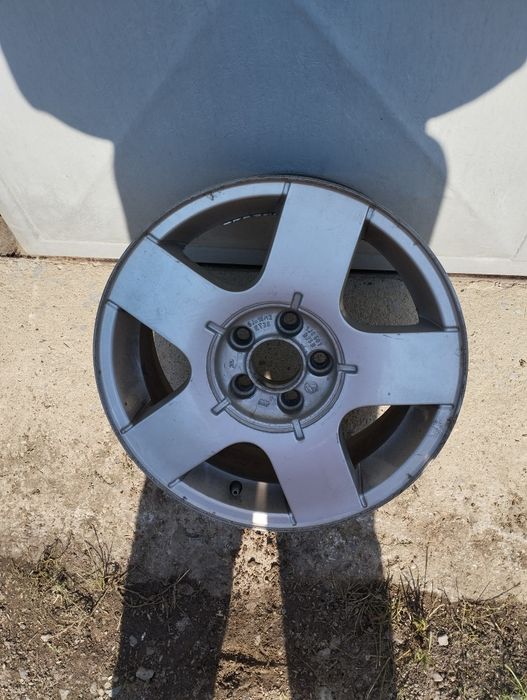 Vând 4 jante aluminiu Volkswagen golf 4