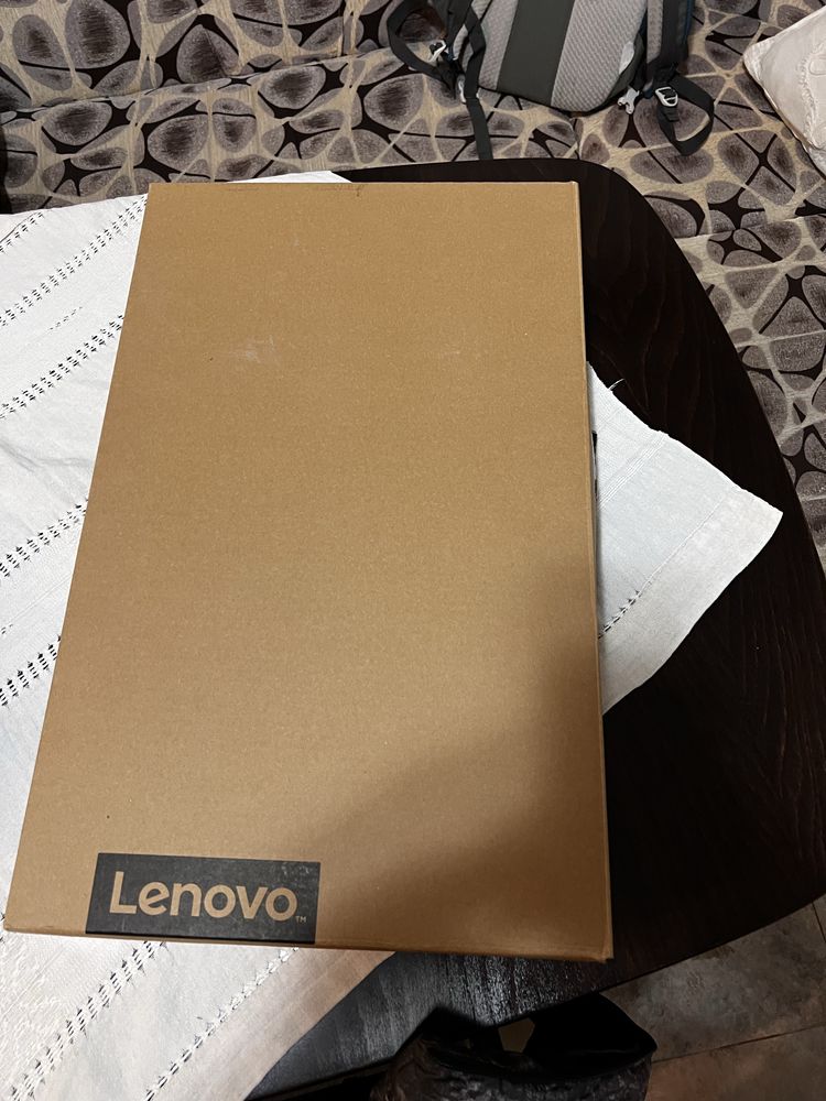 Лаптоп леново lenovo за ремонт на дисплея.