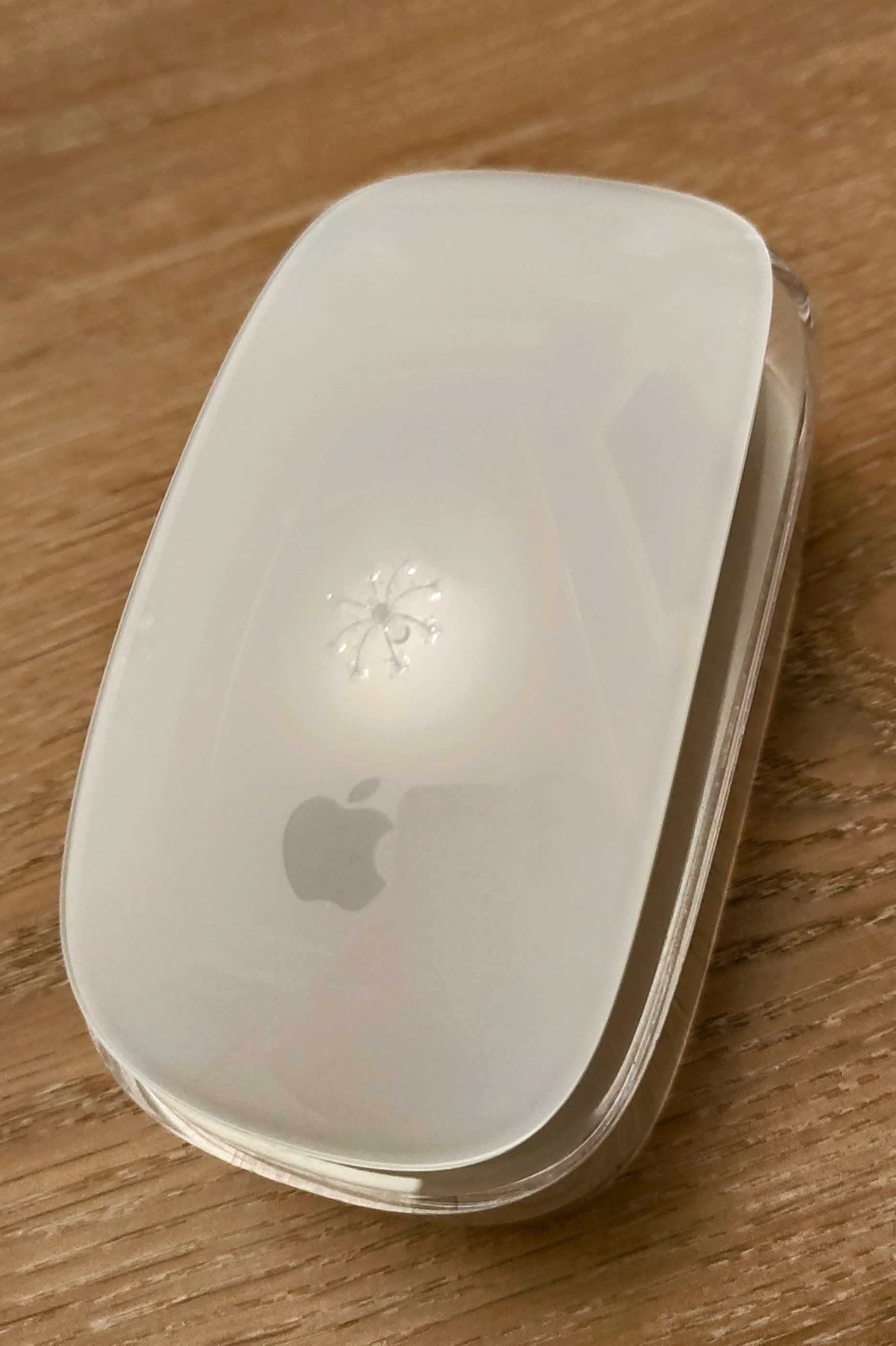 Apple Magic Mouse 1го поколения