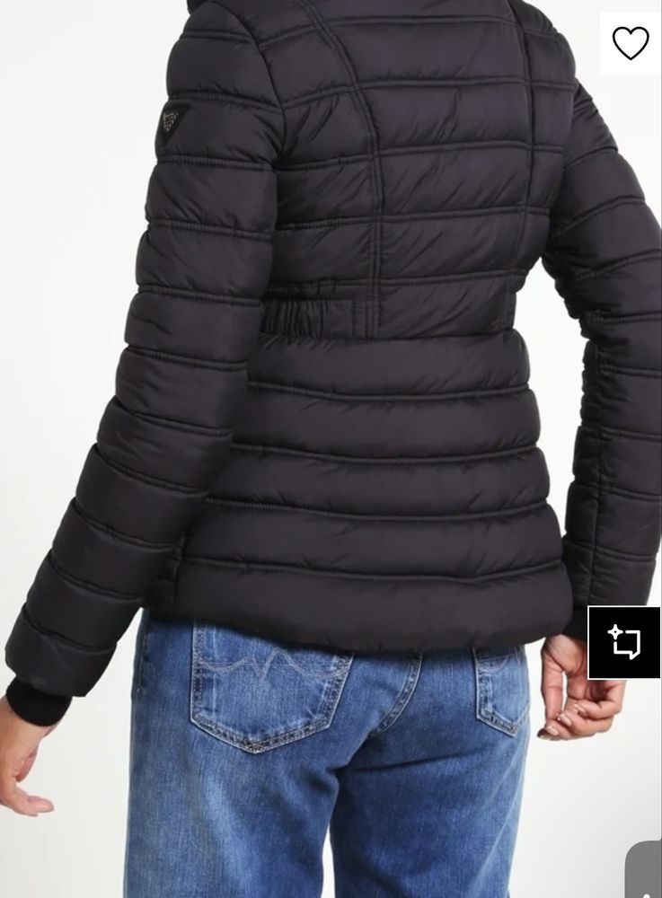 Ново оригинално черно яке Guess