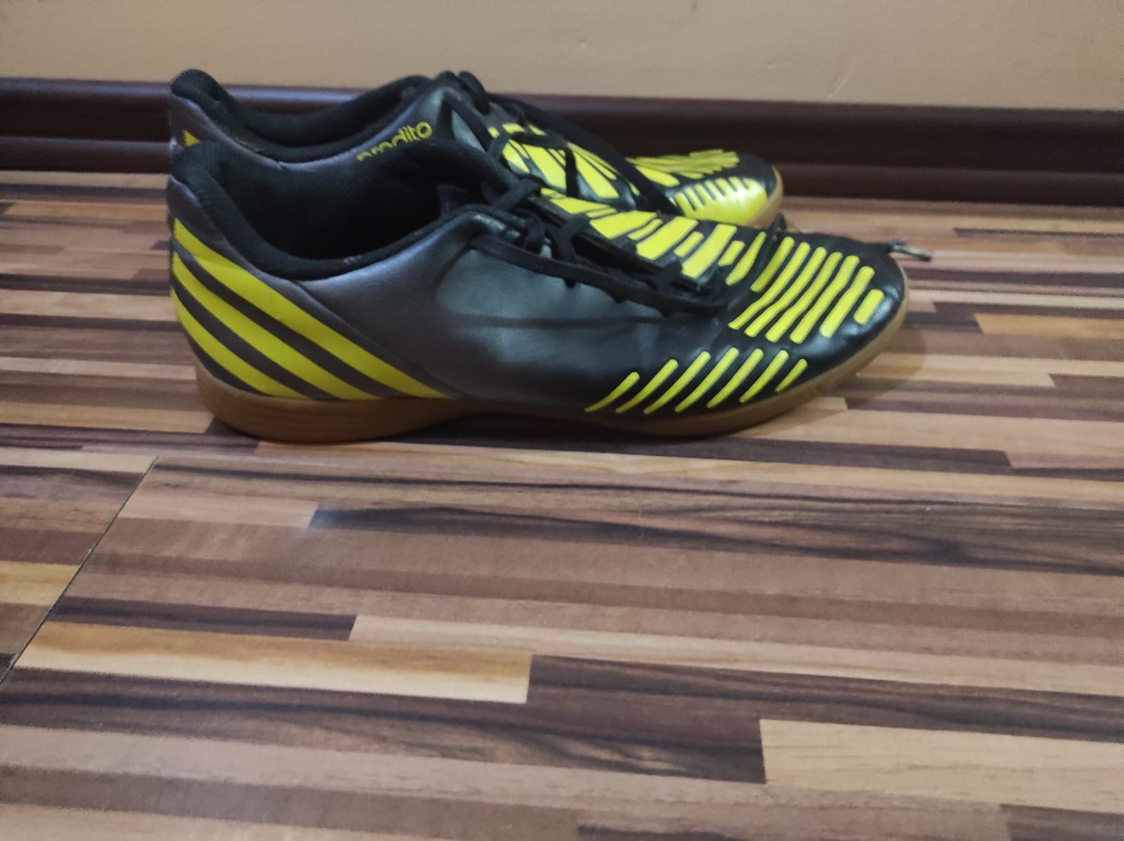 Ghete fotbal adidas predator ,mărimea 39,5/40[25 cm]