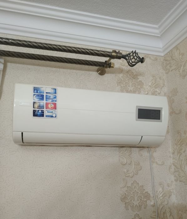 Кондиционер Midea MSR1-12HR.