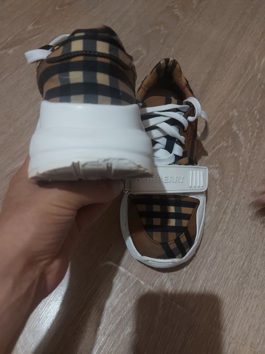 Adidasi burberry