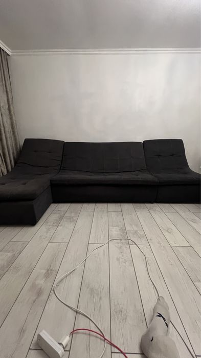 диван черный , стильный